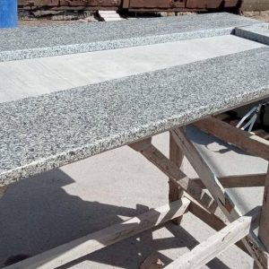 Накривка на паркан з Покостівського граніту 1000×300 — сіра