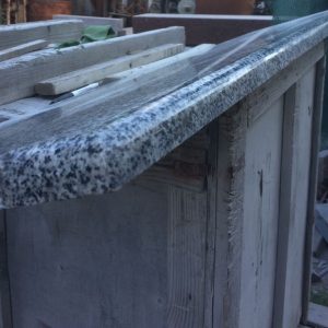 Накривка на паркан з Покостівського граніту 1000×300 — сіра