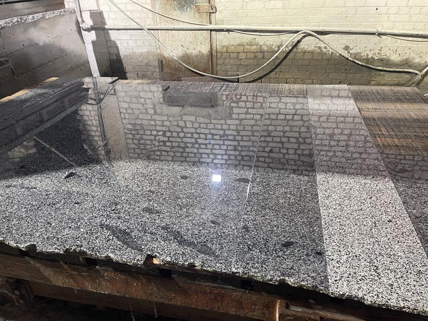 Накривка на паркан з Покостівського граніту 1000×300 — сіра