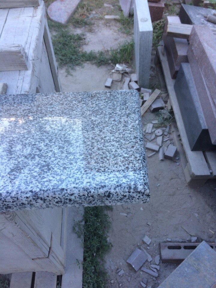 Карниз із покостівського граніту 1000×150×20 для цоколя — Сірий
