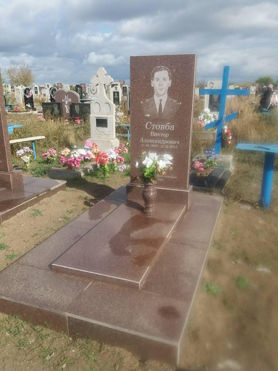 Пам’ятник червоний гранітний (Токівський 1000*500*80)