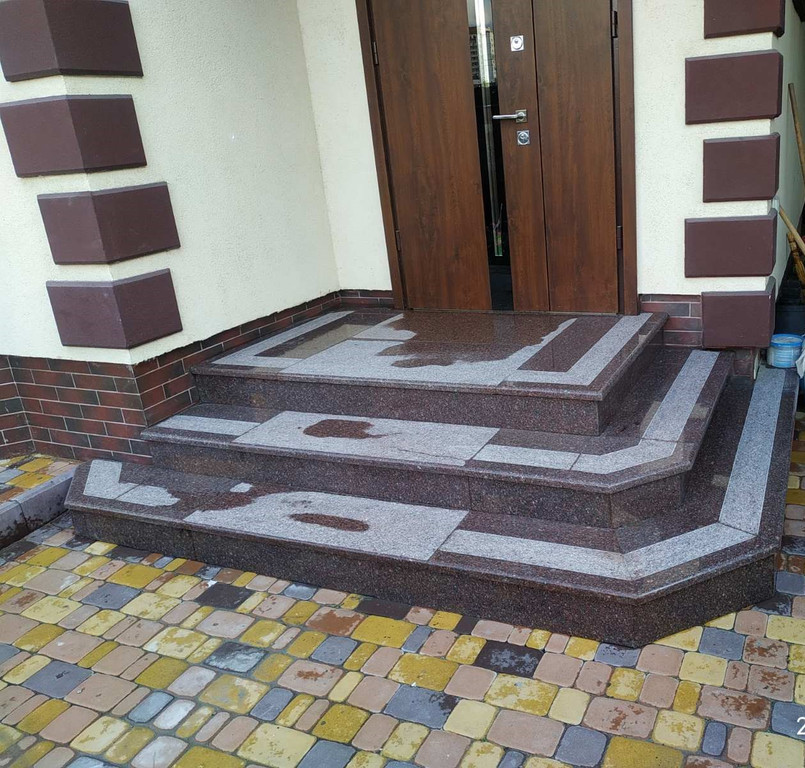Вхідна група з токівського граніту