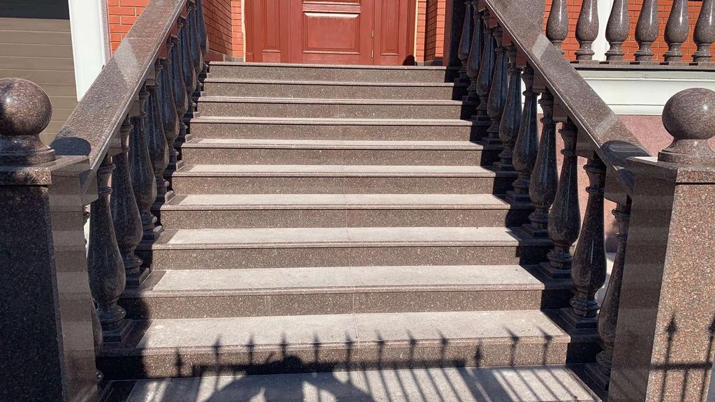Вхідна група з токівського граніту