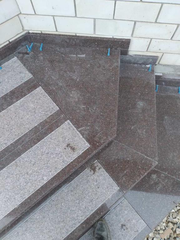 Сходи гранітні