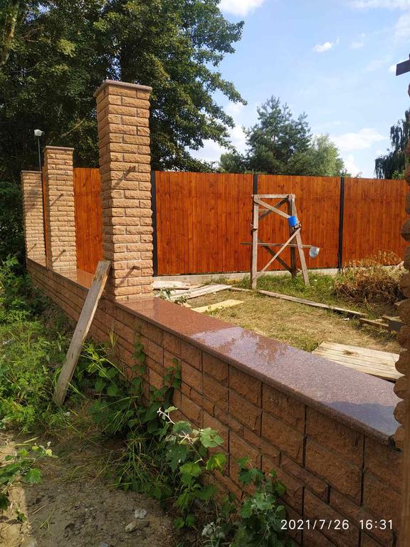 Накривки на паркан з токівського граніту