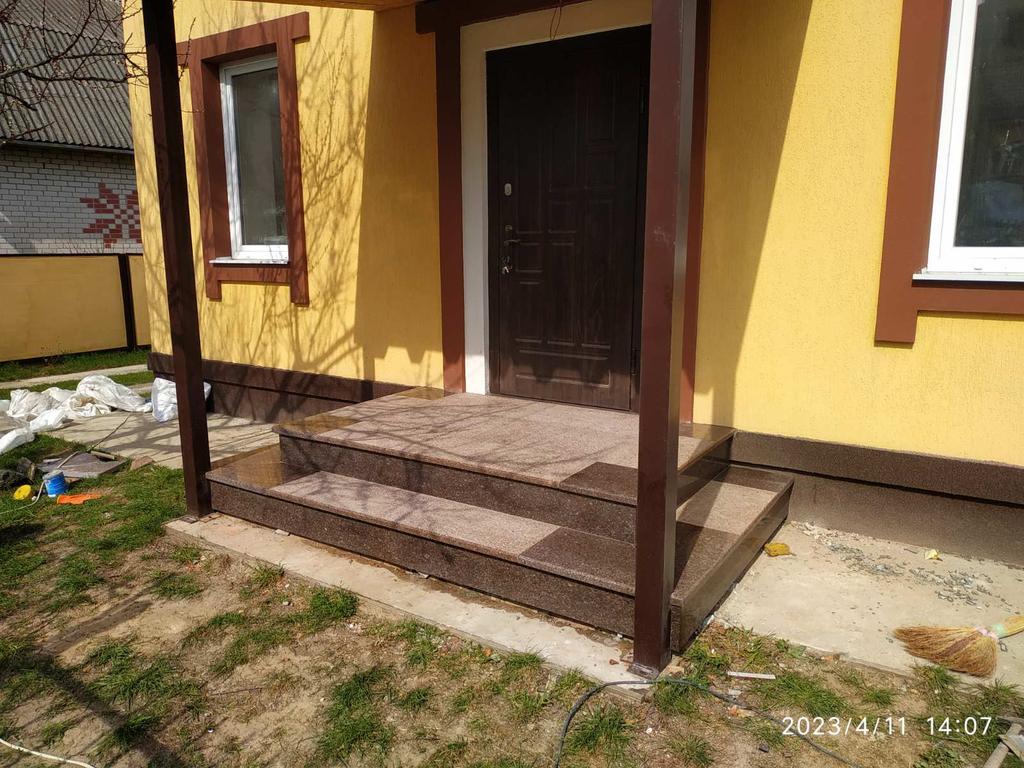 Сходи з токівського граніту