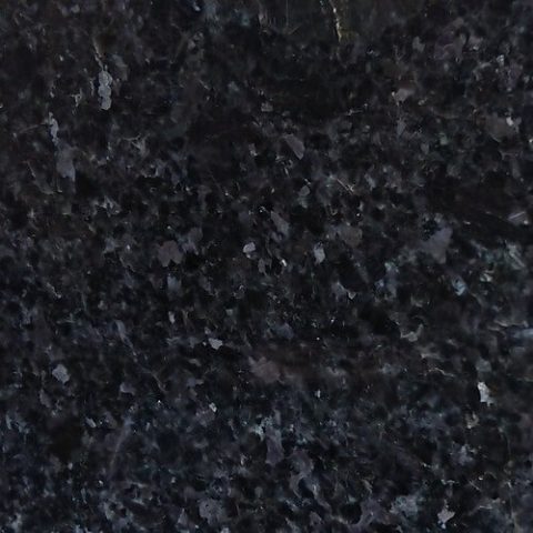Полірований лабрадорит: чорна поверхня із синіми іризаціями